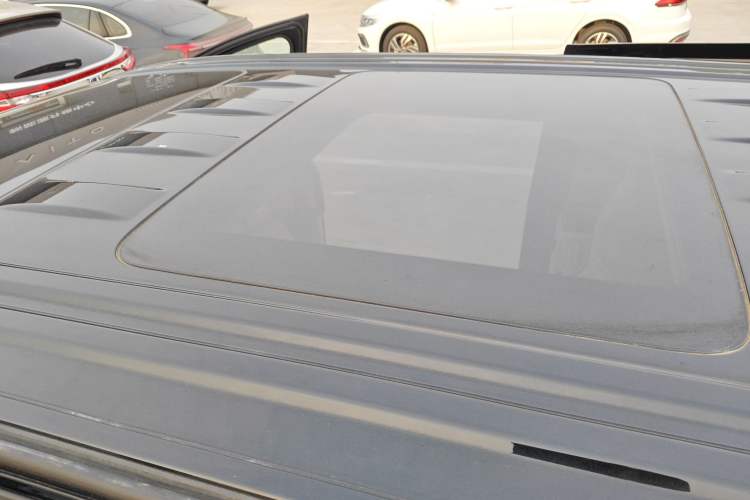 Used VOYAH Dream 2025 PHEV Four-Wheel-Drive Flagship Kunpeng Edition Roof