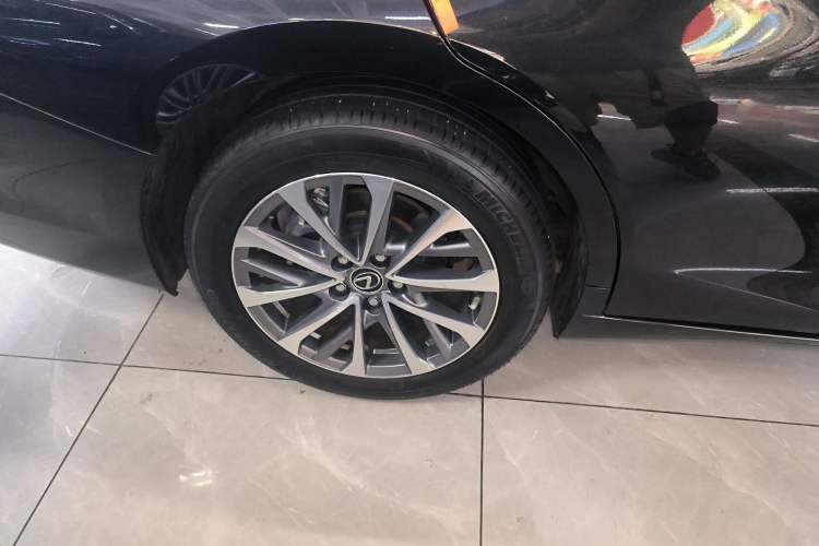 Used Lexus ES 2023 200 Excellence Edition Exterior 2