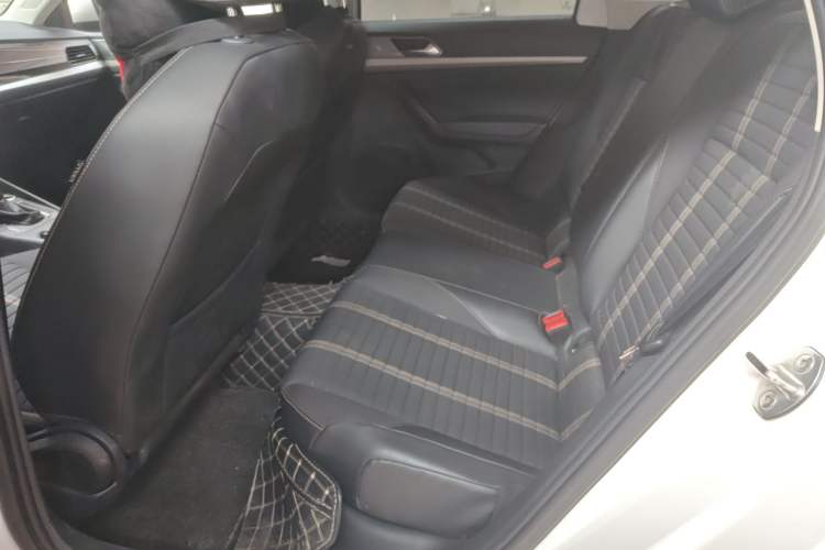 Used Volkswagen Lavida 2019 1.5L Automatic Vision Edition China VI Standard Left Rear Seat