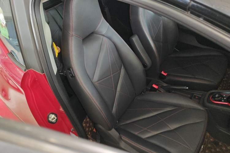 Used Chery QQ Little Ant 2022 Sweet Pink Edition Low-Sugar Version Lithium Iron Phosphate 30 kW 301 km Right Front Seat