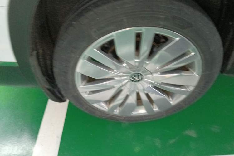 Used Volkswagen Teramont 2021 530 V6 All-Wheel Drive Prestige Flagship Edition Right Rear Wheel Hub