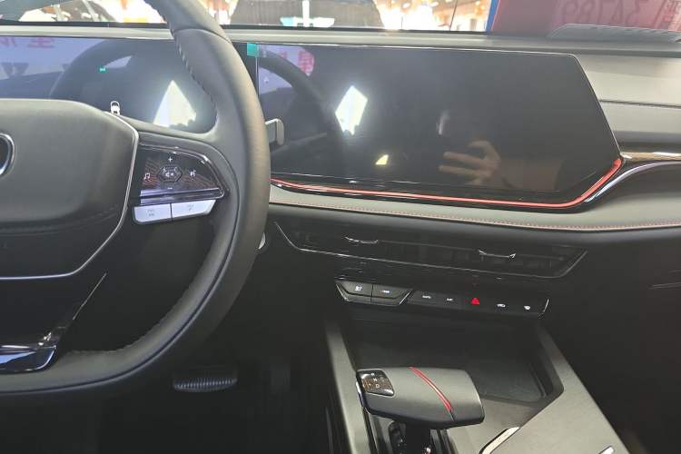 Used CHANGAN OSHAN X5 PLUS 2023 1.5T DCT Enjoyment Version Center Console