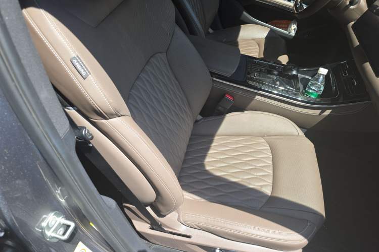 Used BYD Han 2023 EV Champion Edition 715KM Front-Drive Prestige Model Right Front Seat