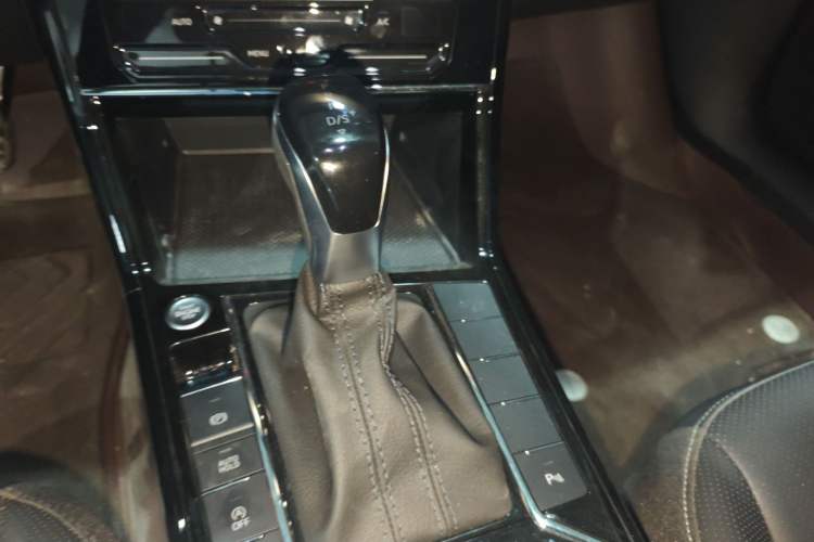 Used Volkswagen Passat 2025 Premium Version 380TSI Dragon Edition Gear Lever