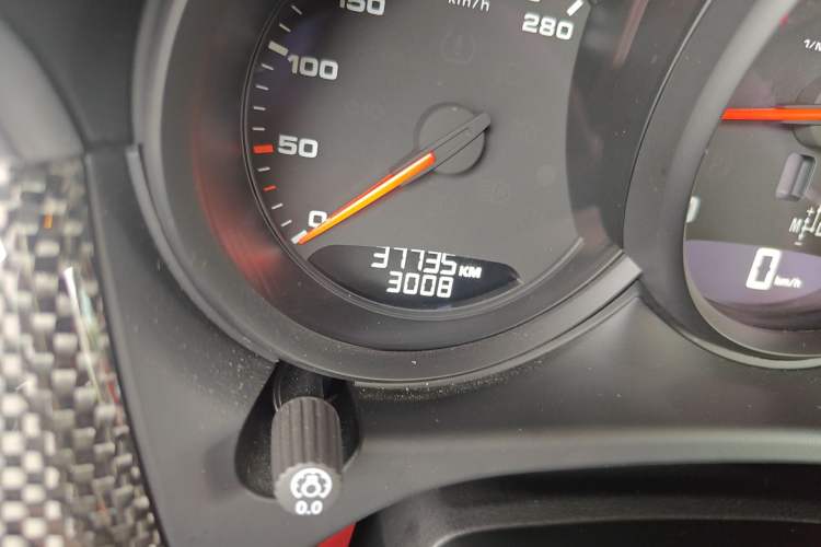 Used Porsche Macan 2018 Macan 2.0T Odometer Close Up