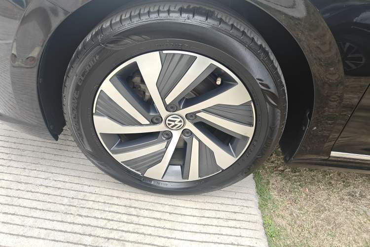 Used Volkswagen Passat New Energy 2020 430 PHEV Hybrid Luxury Edition China VI Standard Left Front Wheel Hub