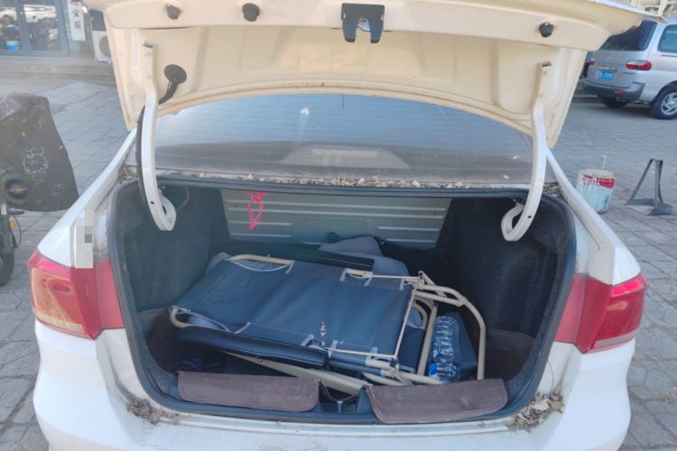 Used Volkswagen Santana 2015 1.6L Automatic Fashion Edition Trunk