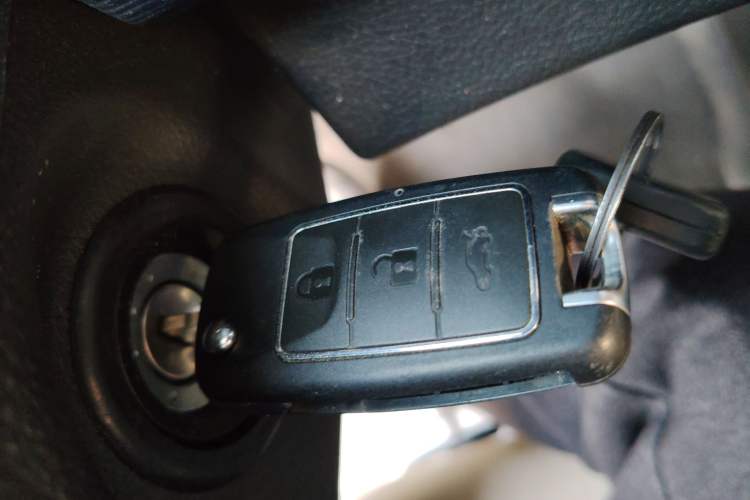 Used FORTHING Lingzhi 2022 M5L 1.6L Utility Model 7 Seats