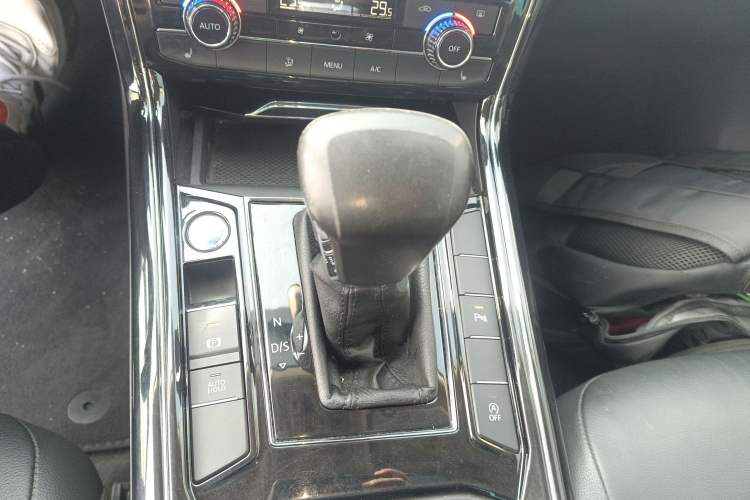 Used Volkswagen Phideon 2018 Revised Version 380TSI Two-Wheel Drive Business Edition