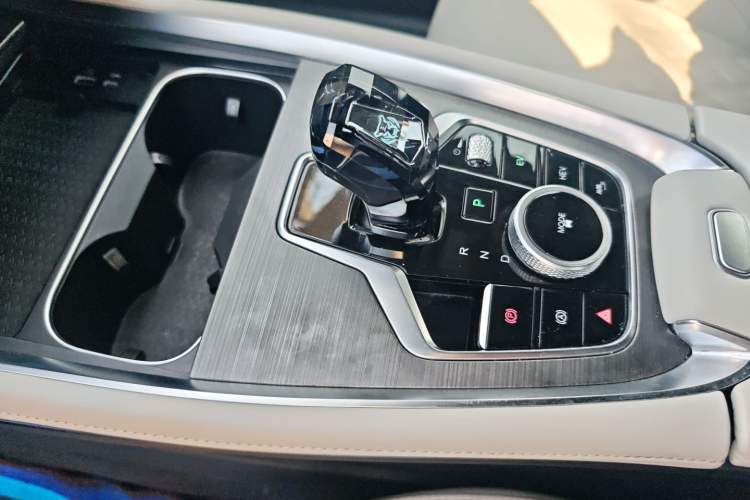 Used Chery Tiggo 7 PLUS New Energy 2023 1.5T ZhiShang Trim Gear Lever