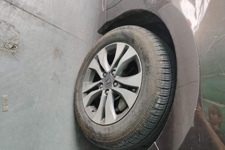 Used Honda Accord 2014 2.0L EX Luxury Edition Right Front Wheel Hub