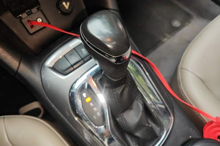 Used Chevrolet Cruze 2015 1.5L Automatic Luxury Edition Gear Lever