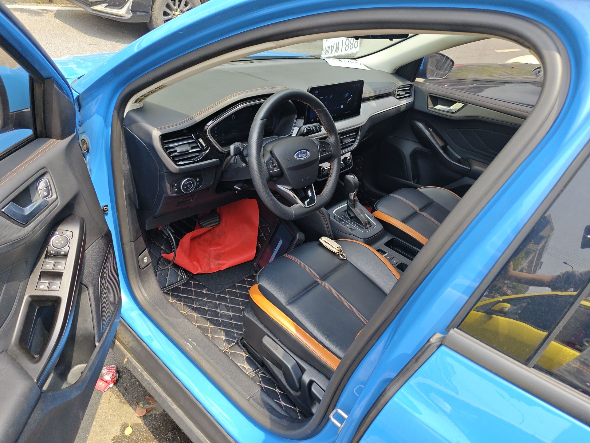 المقاعد الأمامية داخل السيارة