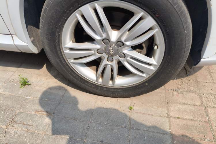 Used Audi Q3 2015 35 TFSI Comfort Model Right Front Wheel Hub