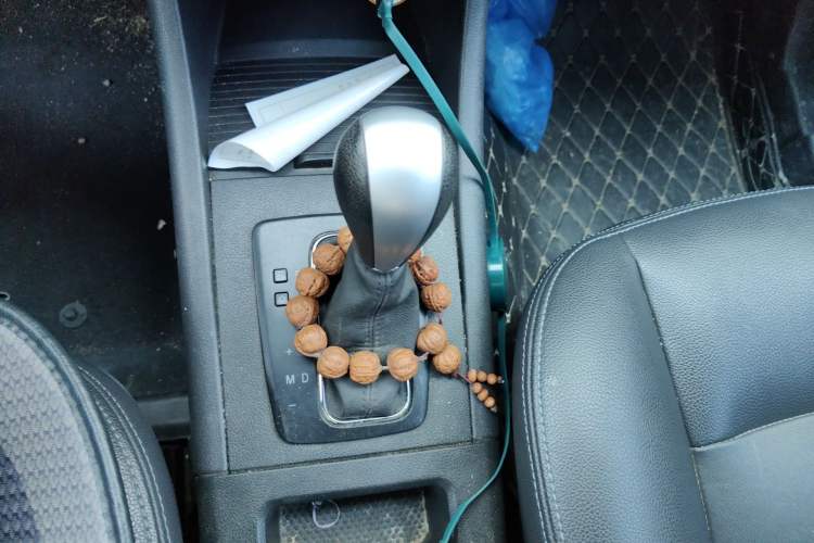 Used BAIC Senova X65 2015 2.0T automatic comfort version Gear Lever