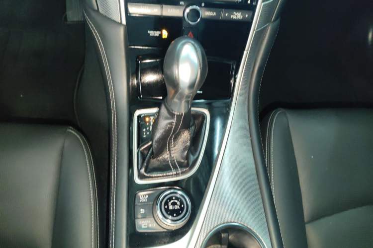 Used Infiniti Q50L 2016 2.0T Ambition Edition Gear Lever