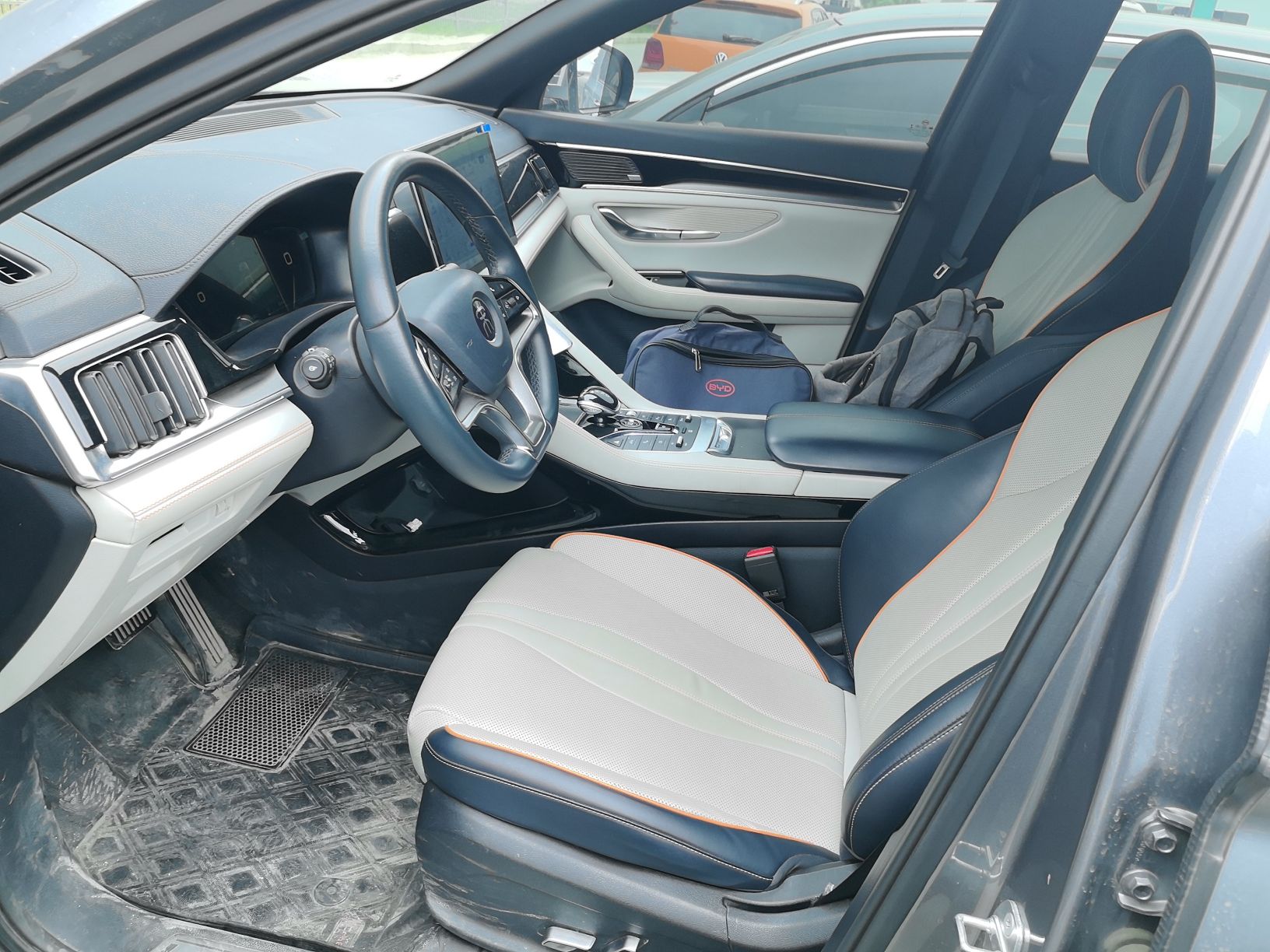 Переднее сиденье в автомобиле