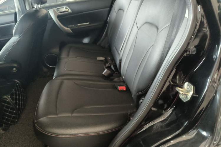 Used Haval H6 2014 Upgraded Model 2.0T Diesel Manual 4x4 Elite Version Left Rear Seat