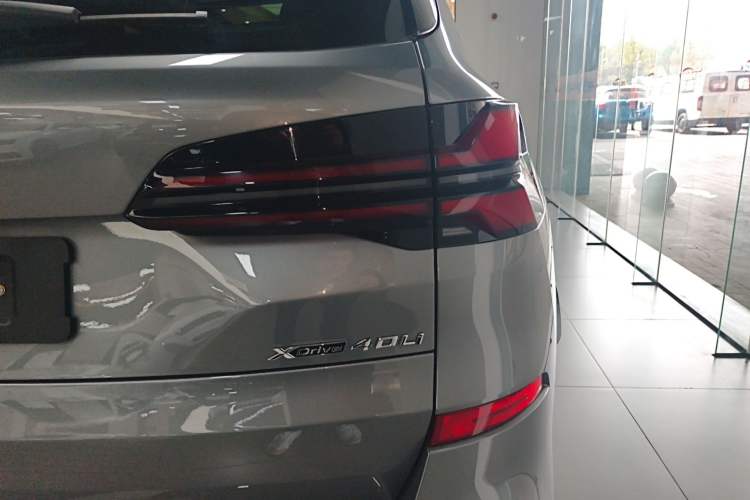 Used BMW X5 2023 xDrive 30Li Luxury M Sport Package
