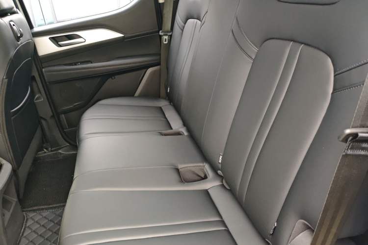 Used Great Wall King Kong Poer 2024 2.0T Automatic 8AT Diesel Two-Wheel-Drive Elite Flatbed
