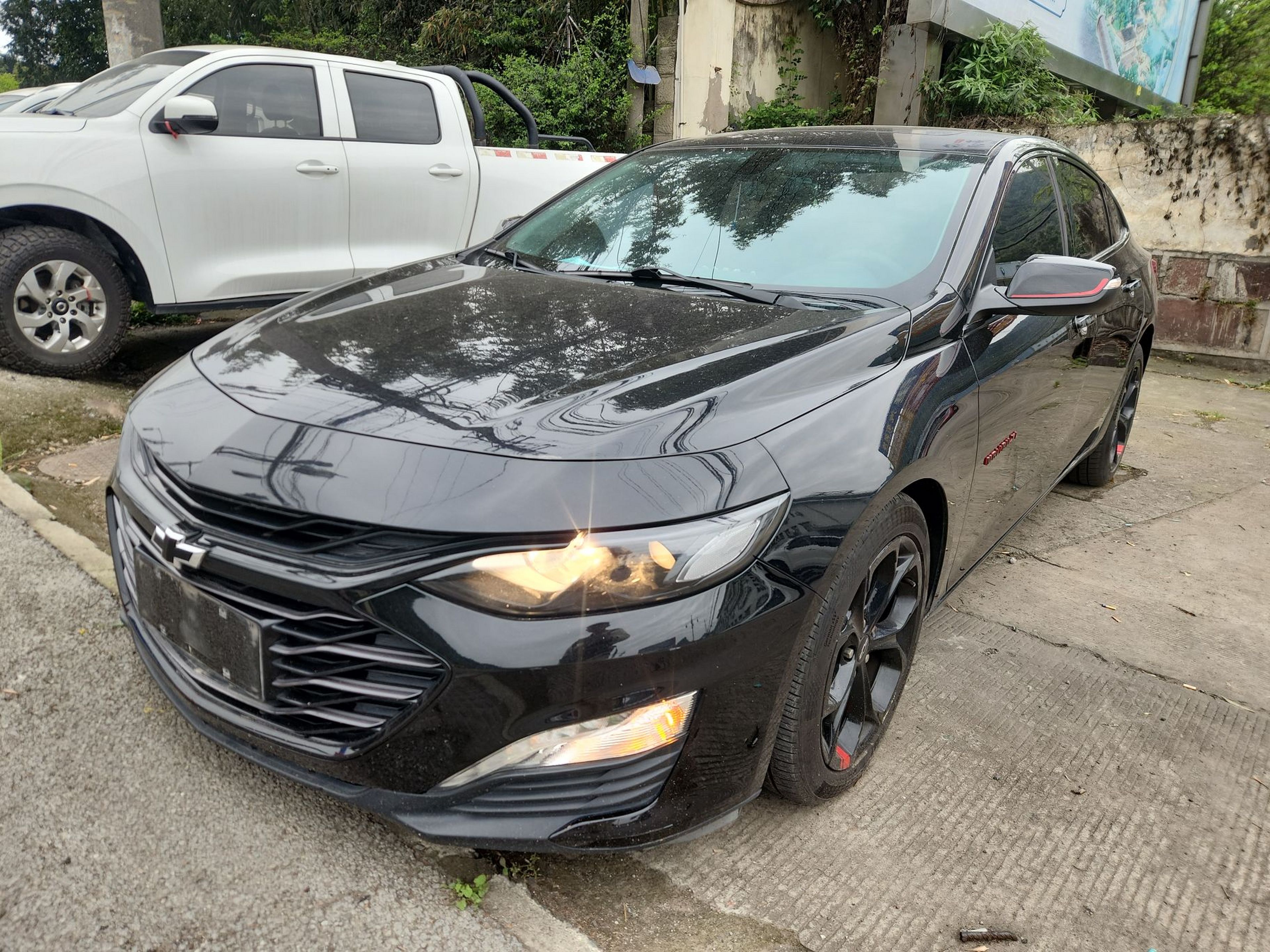 Под передней частью автомобиля