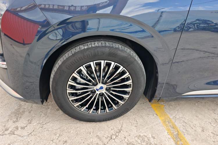 Used Denza D9 2022 DM-i 970 Four-Wheel Drive Prestige Model
