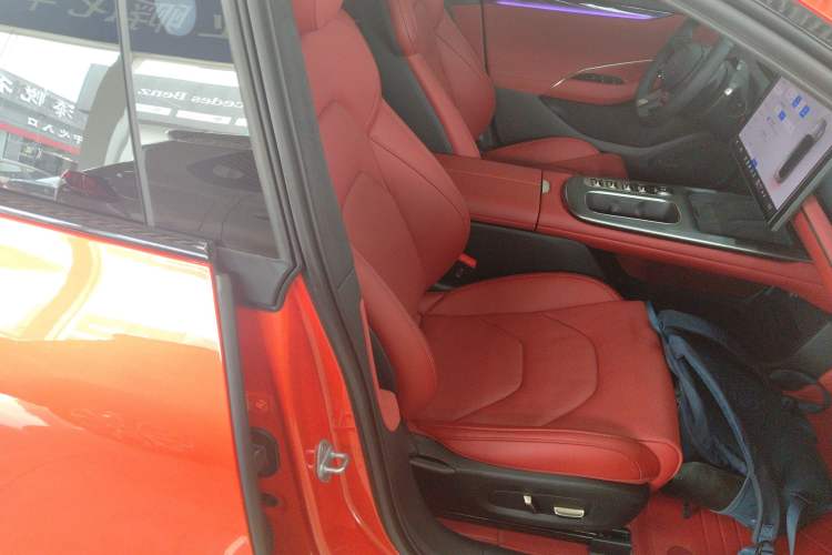 Used Xiaomi Auto SU7 2024 Four-Wheel Drive Ultra-Long Range Advanced Intelligent Driving Max Edition Right Front Seat