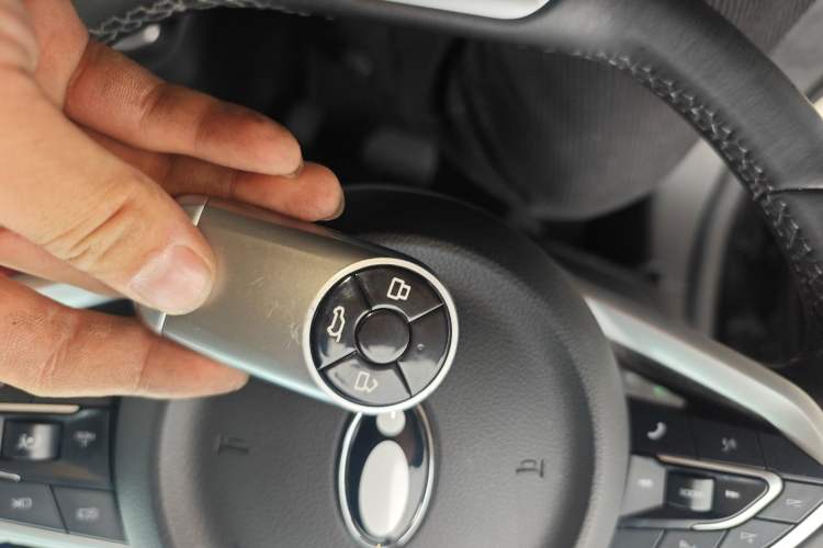 Used ORA Good Cat GT 2023 Mulan Edition 401km Luxury Version Vehicle Key