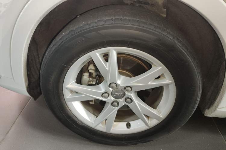 Used Audi Q3 2017 30 TFSI Fashion Model Left Front Wheel Hub