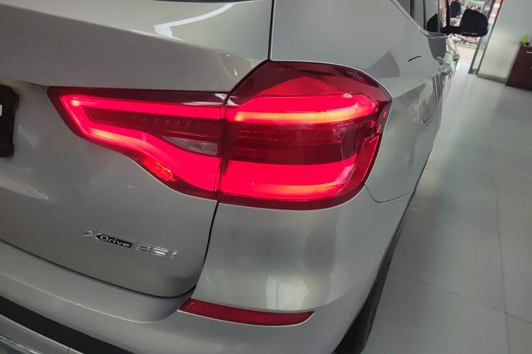 Used BMW X3 2018 xDrive25i Luxury Package China VI Emission Standard Exterior 3