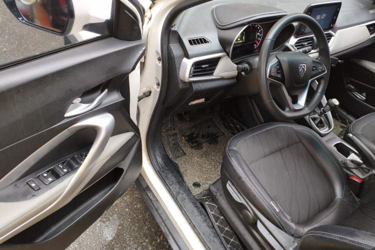 Used Baojun 510 2017 1.5L Manual Fashion Model
