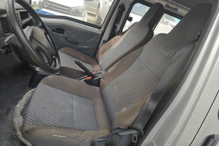 Used Wuling Zhiguang 2023 1.5L Practical Version 5/7 Seats Left Front Seat
