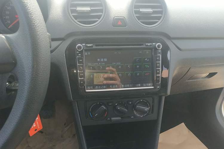 Used Volkswagen Jetta 2013 1.4L Manual Fashion Model Audio And AC Panel