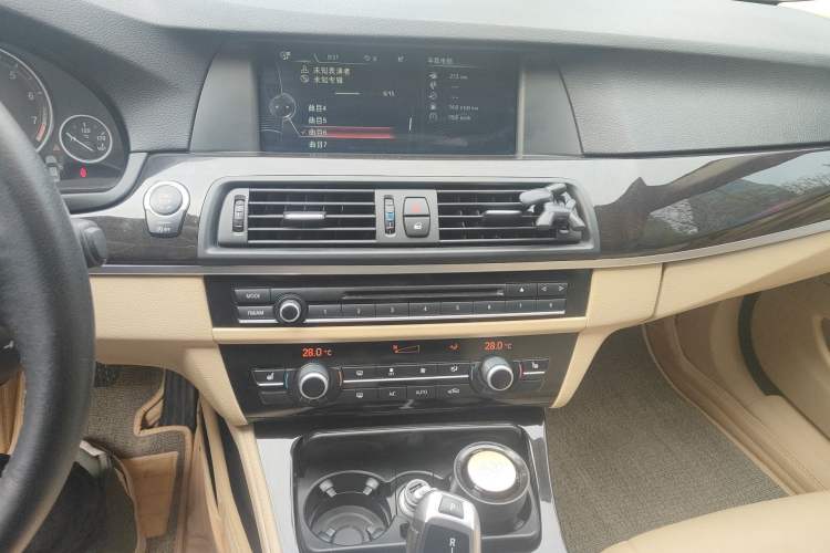 Used BMW 5 Series 2013 525Li Luxury Model Audio And AC Panel