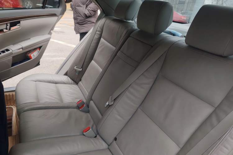 Used Mercedes-Benz S-Class 2012 S 300 L Business Standard Model
