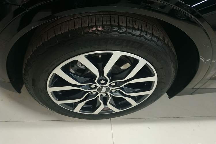 Used Cadillac XT5 2022 2.0T Four-Wheel Drive Luxury Version (Hummingbird Edition) Left Front Wheel Hub