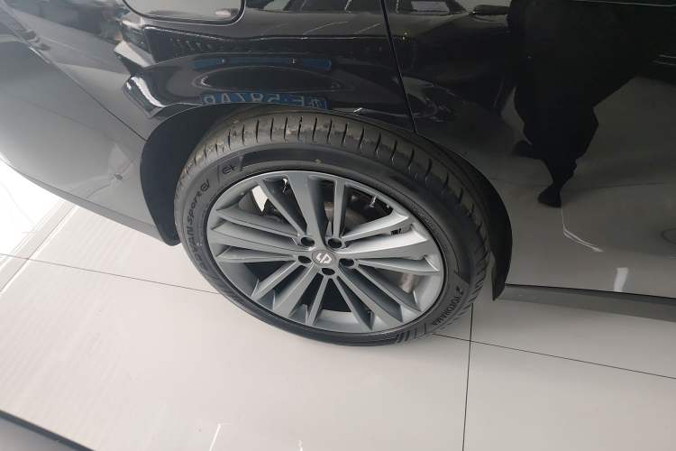 Used Leapmotor C16 2026 Extended-Range 280 LiDAR Zhizun Edition 6 Seats
