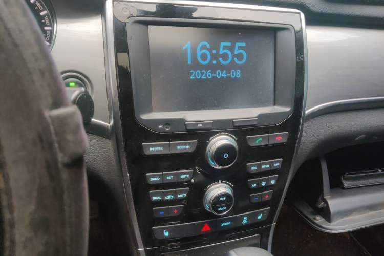 Used Haval H2 2017 Red-Label 1.5T Automatic Two-Wheel Drive Luxury Model Audio And AC Panel