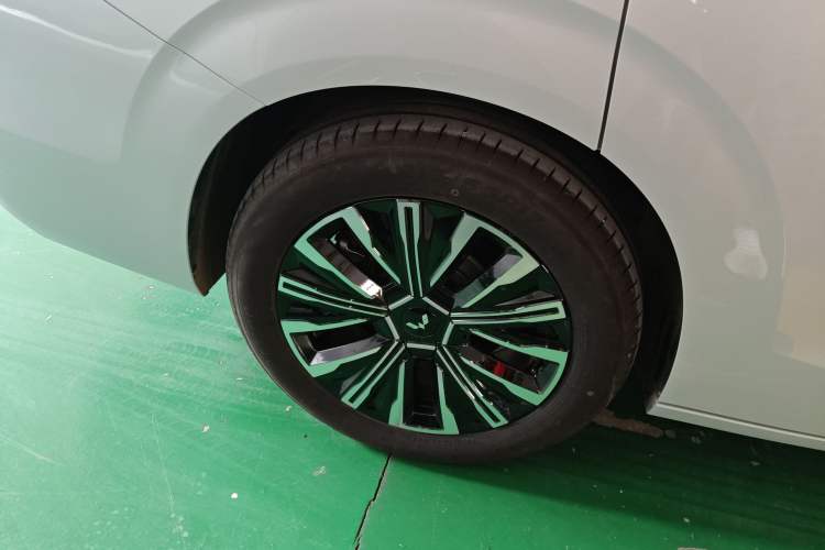 Used Wuling Starlight 730 2025 Model Plug-in Hybrid 125km Luxury Edition