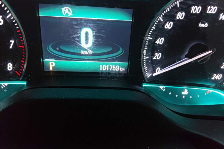 Used Buick GT 2015 15N Automatic Elite Version Odometer Close Up