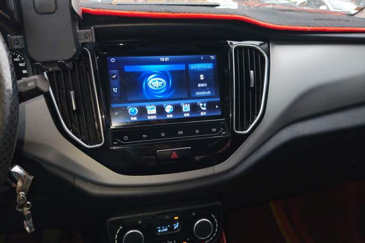 Used FAW Senya R7 2016 1.6L Manual Comfort Model Audio And AC Panel