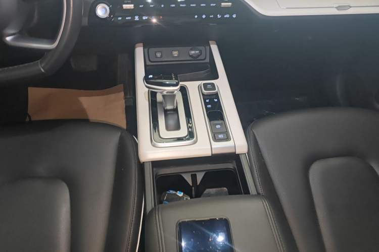 Used Hyundai ix35 2023 Musso 2.0L Prestige LUX Edition Gear Lever