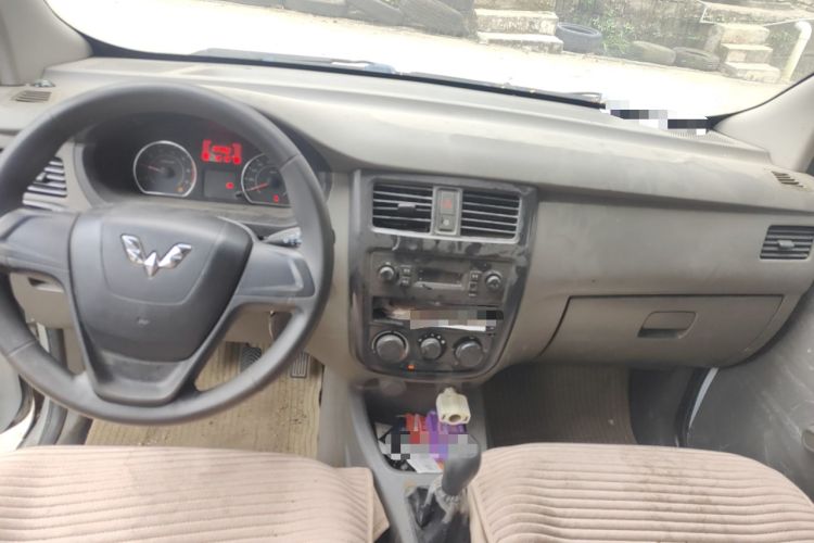 Used Wuling Rongguang V 2015 1.2L Practical Model
