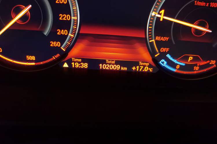 Used BMW 3 Series 2019 320i M Sport Night Edition Odometer Close Up