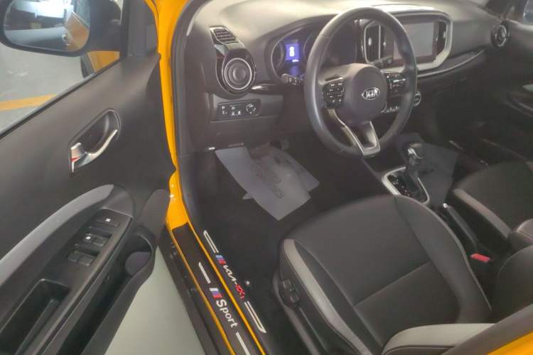 Used Kia kx1 Stonic 2019 1.4L Automatic Sport Edition China VI Driver Seat