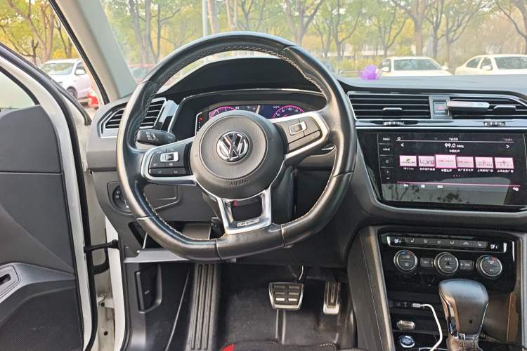 Used Volkswagen Tiguan L 2020 330TSI Automatic Two-Wheel Drive R-Line Flagship Version China VI Standard Steering Wheel