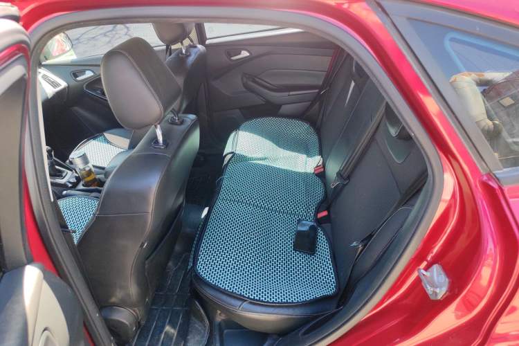 Used Ford Focus 2012 Sedan 1.6L Manual Fashion Edition
