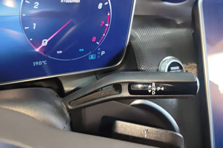 Used Mercedes-Benz GLC 2023 GLC 260 L 4MATIC Dynamic Edition 5-seater Gear Lever