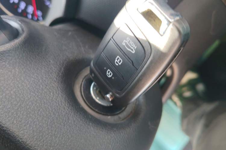 Used Hyundai Celesta 2018 1.6L Automatic GL Enjoyment Edition China VI compliant Vehicle Key