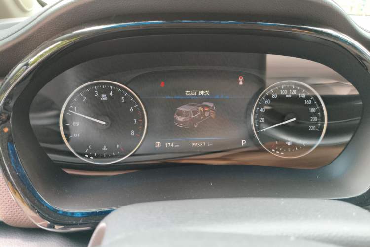 Used Buick GL8 2022 Land Cruiser Executive Class 652T Comfort Model
